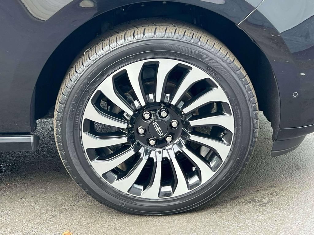 Used 2024 Lincoln Navigator Black Label AWD/4WD image 9