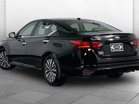 Used 2025 Nissan Altima 2.5 SV image 11