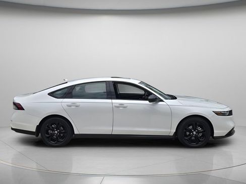 Certified 2025 Honda Accord SE image 3