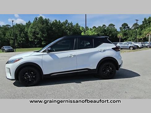 Used 2024 Nissan Kicks SR w/ SR Premium Package FWD image 18