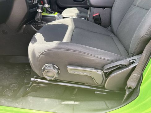 Used 2019 Jeep Wrangler Unlimited Sahara AWD/4WD image 13