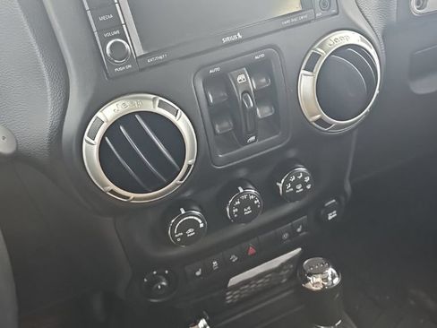 Certified 2017 Jeep Wrangler Unlimited Sahara w/ Connectivity Group AWD/4WD image 7