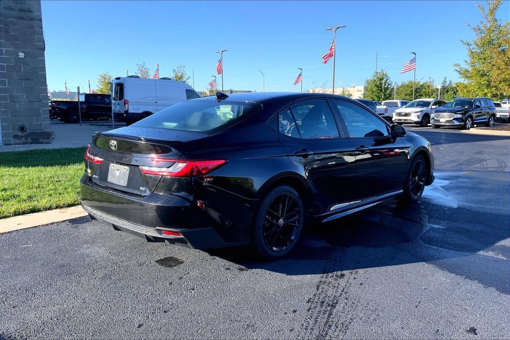 Used 2025 Toyota Camry SE FWD image 6