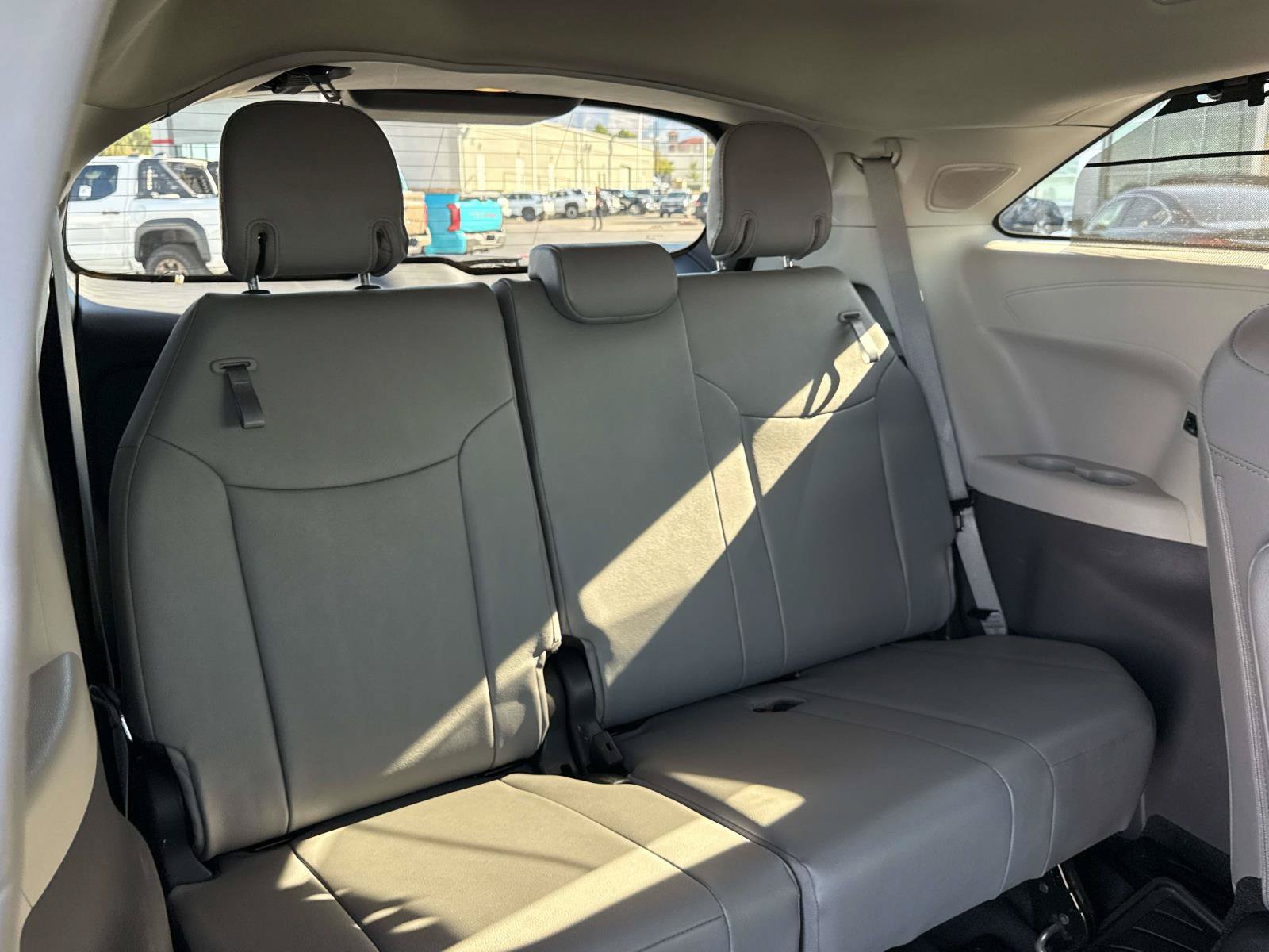 Used 2023 Toyota Sienna Limited FWD image 18