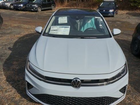 New 2026 Volkswagen Jetta SE image 2