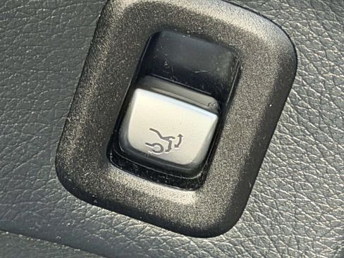 Used 2017 Mercedes-Benz GLC 300 4MATIC image 12