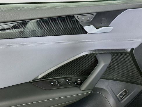 New 2025 Volkswagen Tiguan SE R-Line image 21