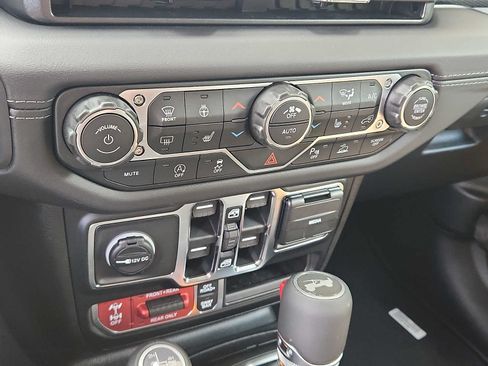 New 2026 Jeep Wrangler Unlimited Rubicon AWD/4WD image 11
