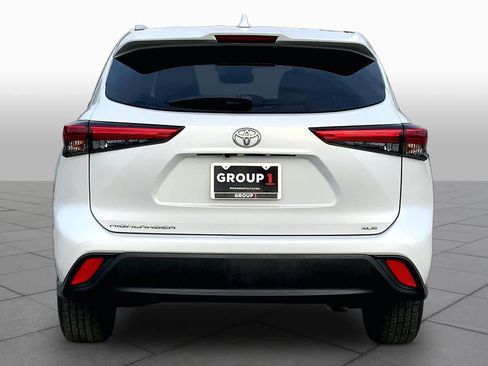 Used 2023 Toyota Highlander XLE image 5