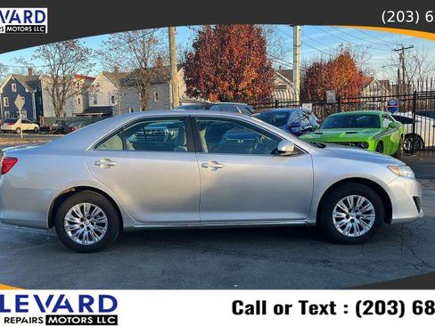 Used 2012 Toyota Camry L image 5