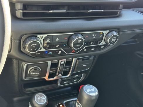 Used 2024 Jeep Wrangler Unlimited Sahara w/ Technology Group image 22