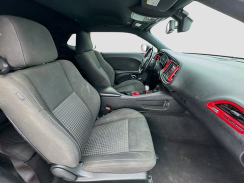 Used 2019 Dodge Challenger SXT RWD image 18