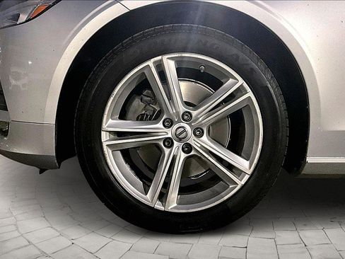 Used 2018 Volvo S90 T5 Momentum w/ Momentum Plus Package image 8
