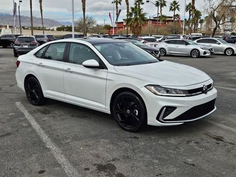 Used 2025 Volkswagen Jetta SE image 5