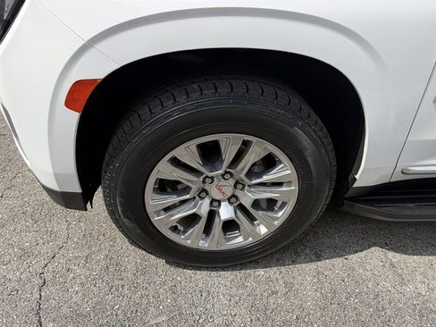 Used 2022 GMC Yukon XL Denali AWD/4WD image 14