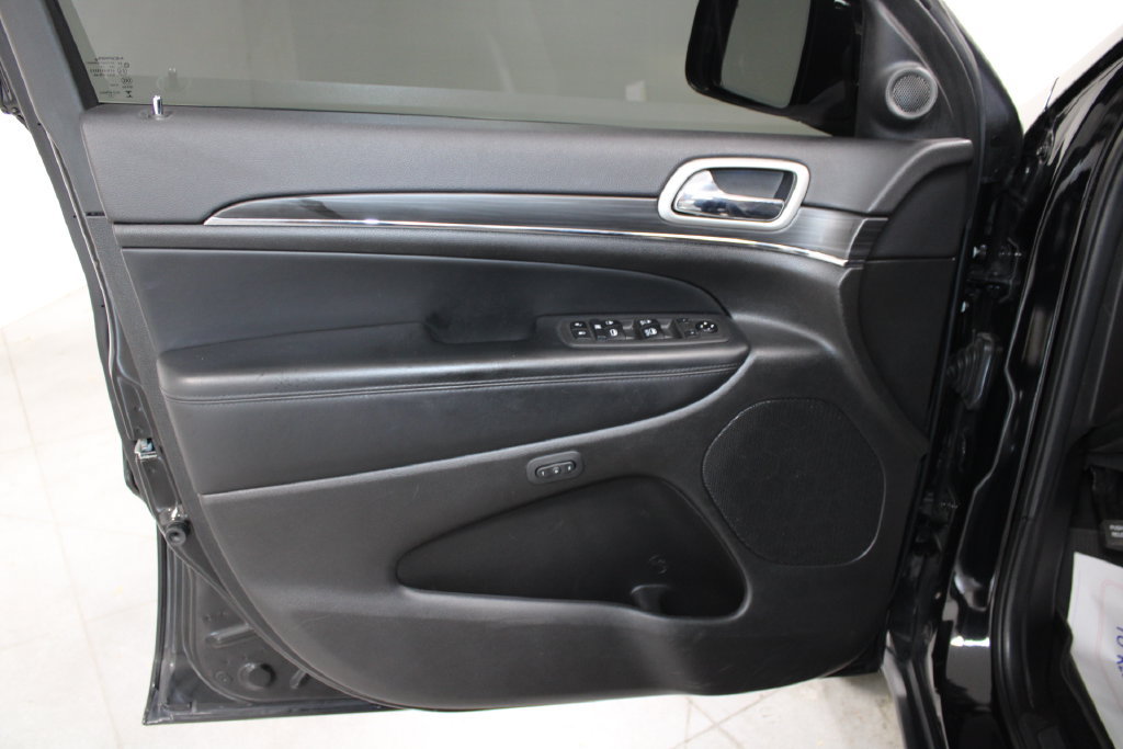 Used 2021 Jeep Grand Cherokee Limited AWD/4WD image 16