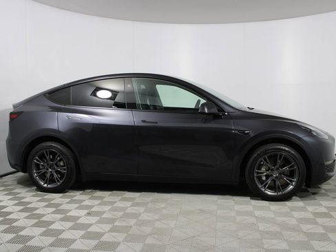 Used 2024 Tesla Model Y Long Range AWD/4WD image 33
