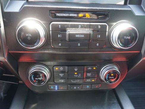 Used 2019 Ford F150 Lariat w/ Equipment Group 502A Luxury AWD/4WD image 26