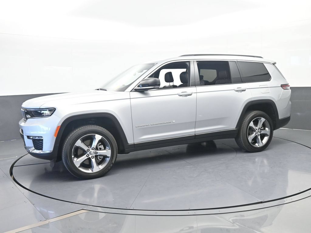 Used 2025 Jeep Grand Cherokee L Limited RWD image 2