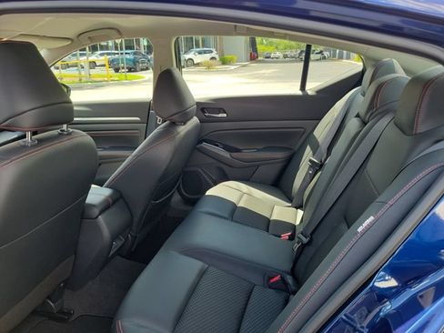 Used 2023 Nissan Altima 2.5 SR FWD image 10