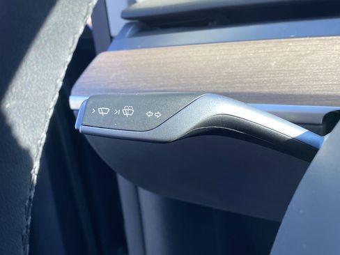 Used 2022 Tesla Model Y Long Range image 24