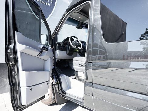 Used 2017 Mercedes-Benz Sprinter 3500 image 21