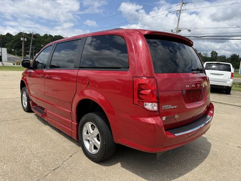 Used 2012 Dodge Grand Caravan SXT FWD image 4