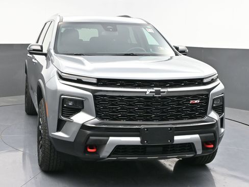 Used 2024 Chevrolet Traverse Z71 AWD/4WD image 2
