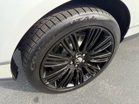 Used 2017 Land Rover Range Rover Long Wheelbase Autobiography image 11