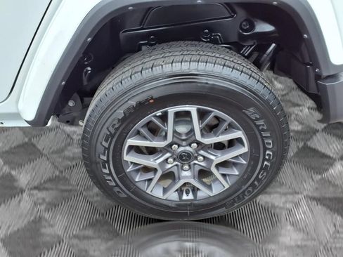 Used 2025 Jeep Wrangler Unlimited Sahara AWD/4WD image 25
