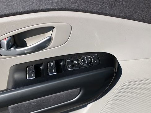 Used 2018 Kia Sedona L image 46