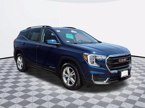 Certified 2022 GMC Terrain SLE w/ Driver Convenience Package FWD image 2