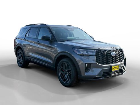 New 2026 Ford Explorer ST-Line w/ ST-Line Street Pack image 7