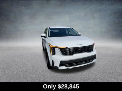 Used 2025 Kia Sorento LX image 4