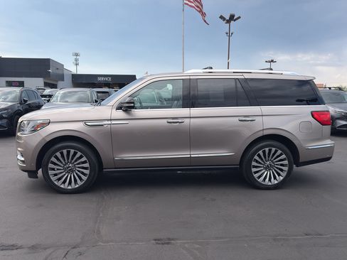 Used 2019 Lincoln Navigator Reserve AWD/4WD image 4