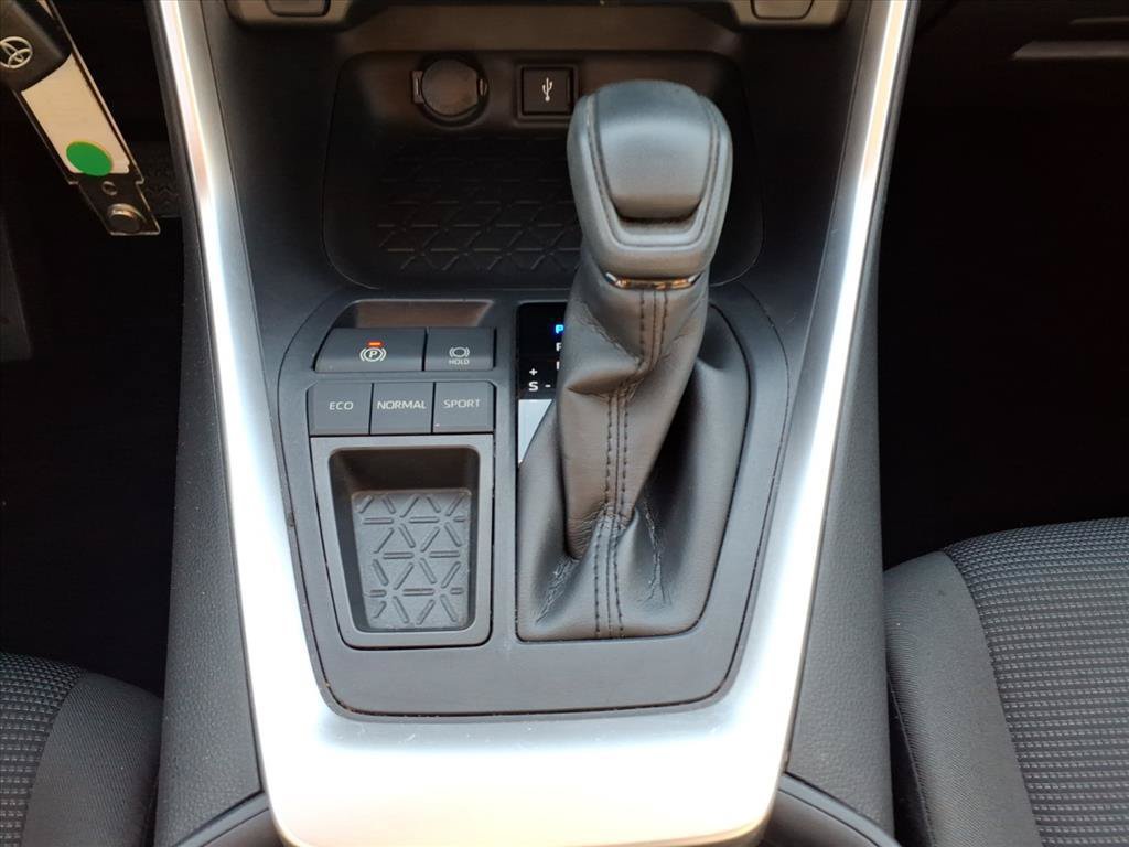 Used 2021 Toyota RAV4 LE FWD image 27