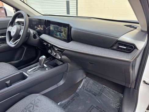 Used 2025 Nissan Kicks SV w/ SV Premium Package FWD image 14
