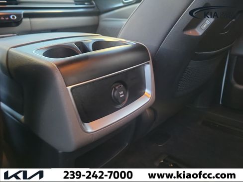 Used 2025 Kia Carnival LX FWD image 16