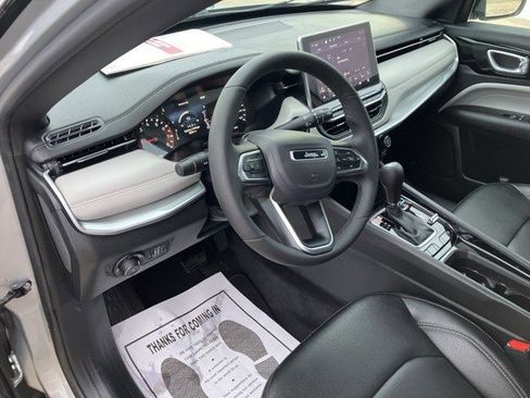 Certified 2025 Jeep Compass Limited image 13