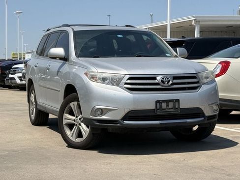 Used 2013 Toyota Highlander Limited FWD image 2