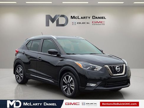 Used 2019 Nissan Kicks SR w/ SR Premium Package image 1