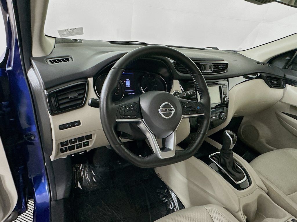Certified 2021 Nissan Rogue Sport SL FWD image 17