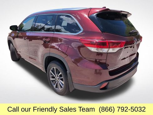 Used 2018 Toyota Highlander XLE AWD/4WD image 3