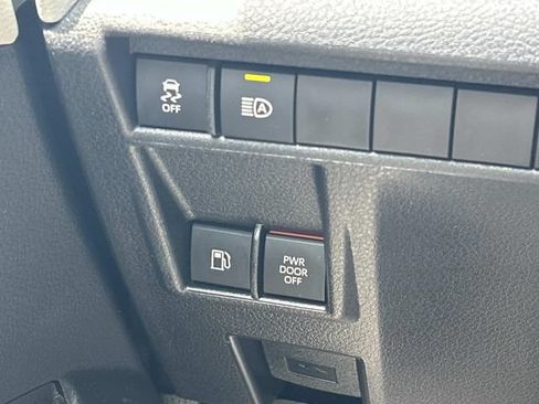 Used 2026 Toyota Sienna LE FWD image 28