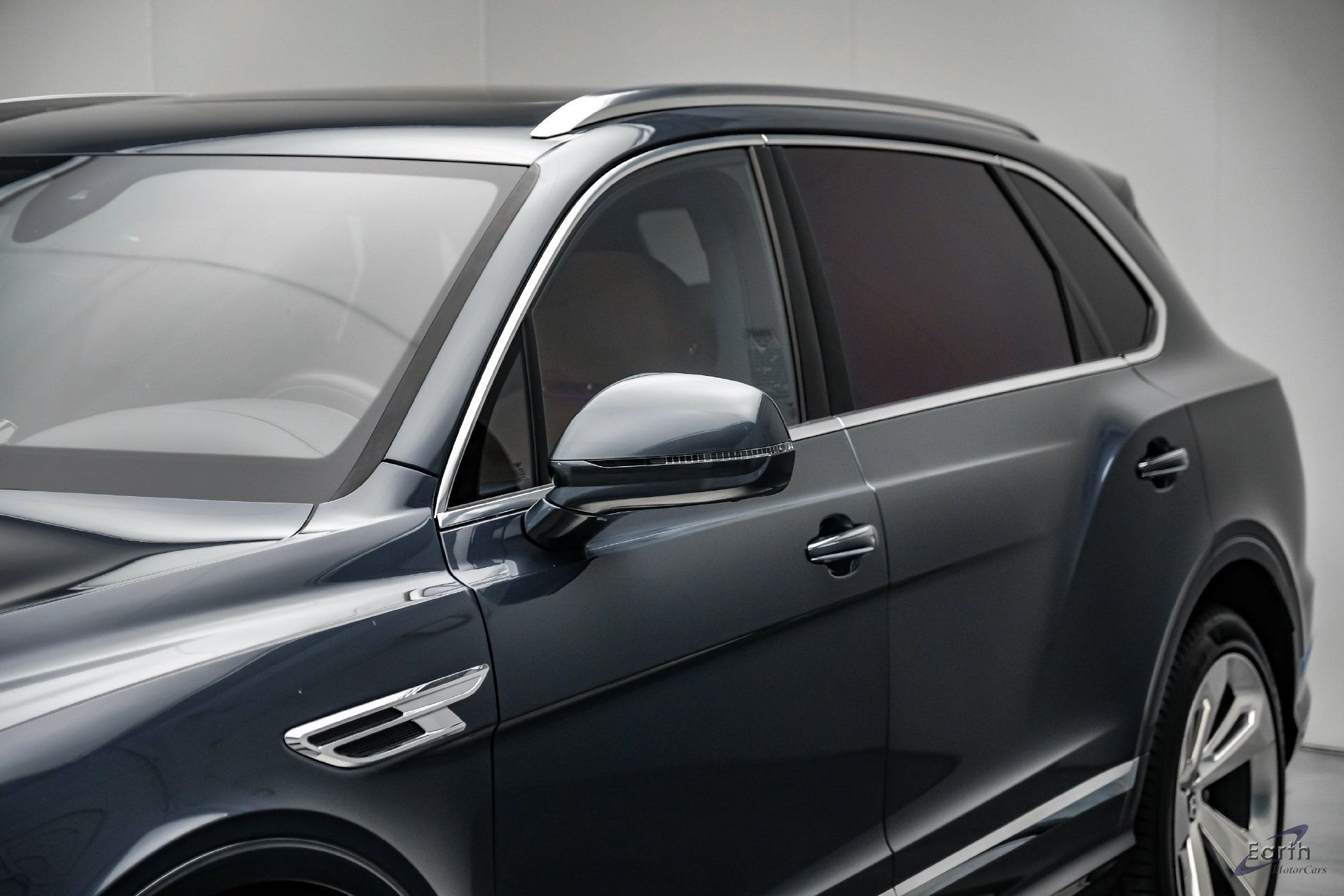 Used 2023 Bentley Bentayga Extended Wheelbase AWD/4WD image 27