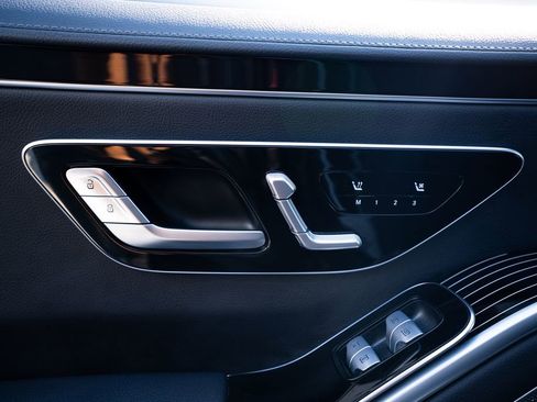 Used 2022 Mercedes-Benz S 500 4MATIC w/ AMG Line Package image 42