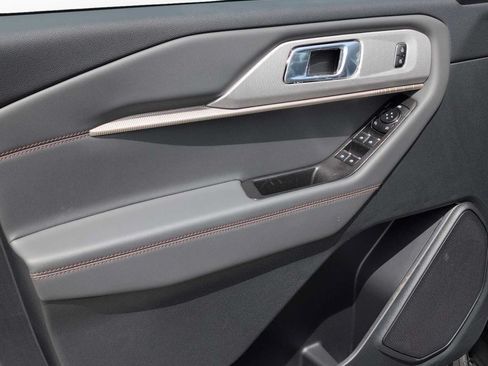 New 2026 Ford Explorer Active RWD image 10