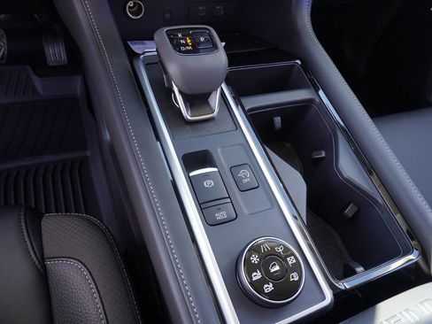 Certified 2025 Nissan Pathfinder SL w/ SL Premium Package image 18