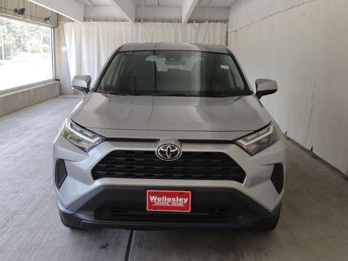 Used 2025 Toyota RAV4 LE AWD/4WD image 3