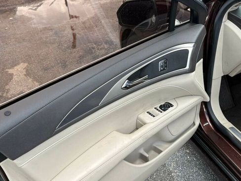 Used 2019 Lincoln MKZ Premiere image 9